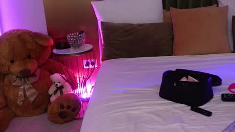 Amelia online show from 02-17-26, 07:38