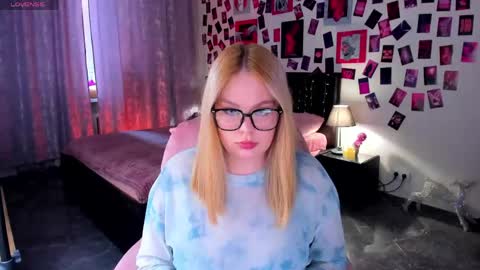 Amelia online show from 04-16-26, 11:11