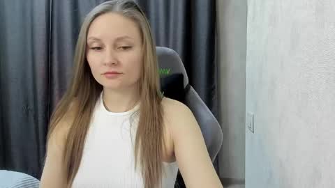 Snapshot of ameliecameron chatting on 03-29-26, 08:20 amelie online show from 03-29-26, 08:20