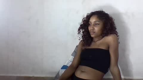 Snapshot of amelisy20005 chatting on 04-28-26, 02:27 amelisy20005 online show from 04-28-26, 02:27