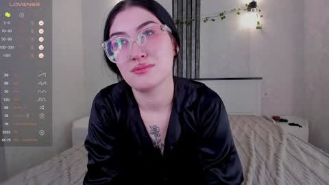 Snapshot of ameliya_sun chatting on 02-05-25, 05:09 Aylin online show from 02-05-25, 05:09
