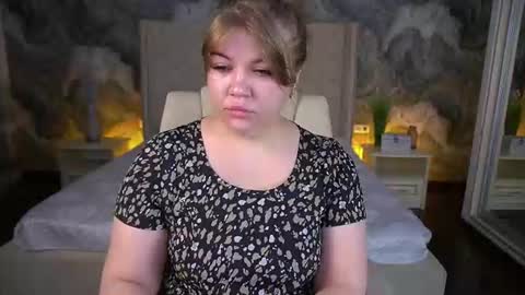 Snapshot of amellywhite chatting on 06-24-26, 12:48 Alina online show from 06-24-26, 12:48