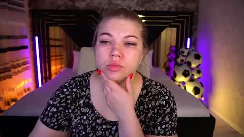 Snapshot of amellywhite chatting on 07-03-26, 12:44 Alina online show from 07-03-26, 12:44