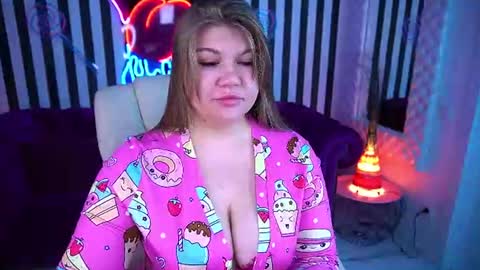 Snapshot of amellywhite chatting on 07-15-26, 02:44 Alina online show from 07-15-26, 02:44