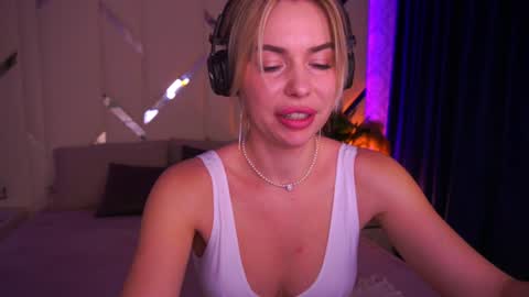 Amely online show from 01-19-25, 07:25