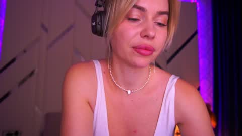 Amely online show from 01-19-25, 10:28