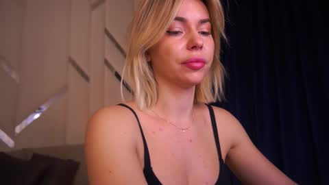 Amely online show from 03-10-25, 07:21