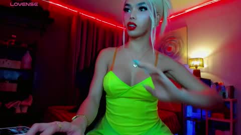 Snapshot of amethyst_ts chatting on 12-21-25, 07:54 AMETHYST look at my BIO online show from 12-21-25, 07:54