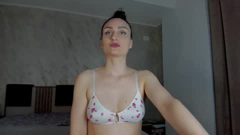 AmiraAnne online show from 04-19-26, 05:45