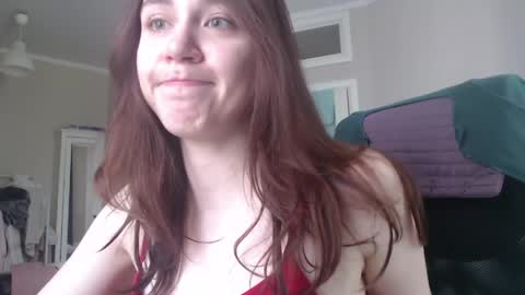 Snapshot of amoremeoww chatting on 05-19-26, 11:05 miss unforgettable online show from 05-19-26, 11:05