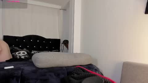 Snapshot of amy_aloqua chatting on 06-29-26, 02:39 Amy online show from 06-29-26, 02:39