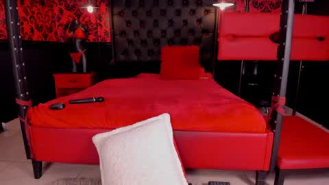 Snapshot of amy_sl4ve chatting on 01-28-25, 04:50 AMY MILAN My schedule - 2200 - 0600 GMT -5 online show from 01-28-25, 04:50