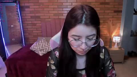 Snapshot of amy_sophiaa chatting on 06-17-26, 11:34 Amy sophia 3 online show from 06-17-26, 11:34