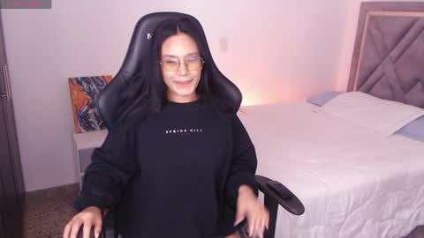 Snapshot of amy_stiward chatting on 06-07-26, 03:49 Mia Cristancho online show from 06-07-26, 03:49