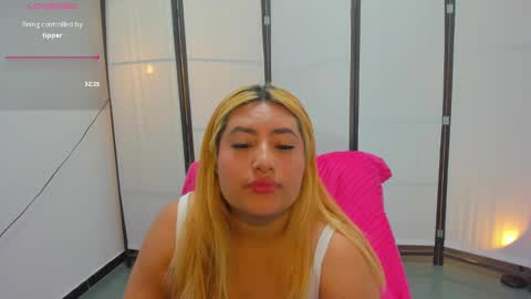 Snapshot of amycook8 chatting on 01-11-25, 10:40 Amy Cook online show from 01-11-25, 10:40