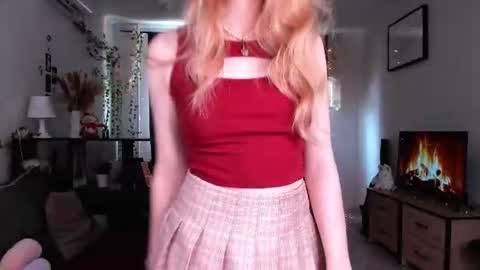 Snapshot of amylouwood chatting on 07-15-26, 09:36 Amy online show from 07-15-26, 09:36