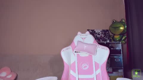 Snapshot of amyrose69 chatting on 07-13-26, 06:22 Amy Rose online show from 07-13-26, 06:22