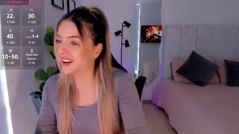 Snapshot of amywoods chatting on 06-18-26, 07:51 online show from 06-18-26, 07:51