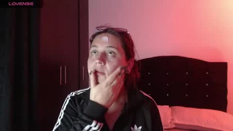 ana_arms_ online show from 05-04-26, 03:57