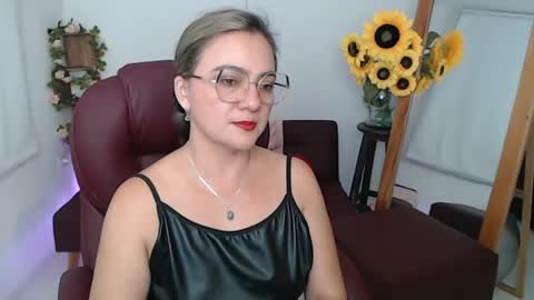 Snapshot of ana_hotmilf chatting on 06-06-26, 11:31 Ana online show from 06-06-26, 11:31