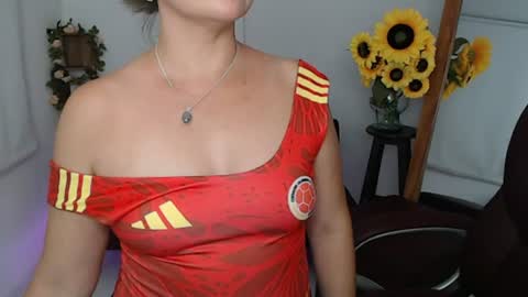 Snapshot of ana_hotmilf chatting on 06-12-26, 01:04 Ana online show from 06-12-26, 01:04