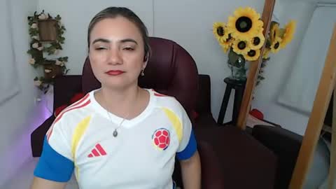 Snapshot of ana_hotmilf chatting on 06-17-26, 11:38 Ana online show from 06-17-26, 11:38