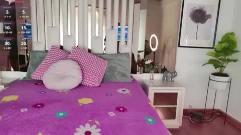 Snapshot of anabella_london chatting on 06-08-26, 11:43 Anabella online show from 06-08-26, 11:43
