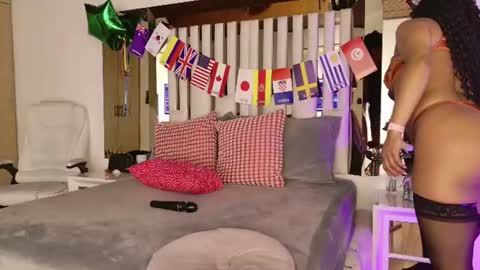 Snapshot of anabella_london chatting on 07-17-26, 11:06 Anabella online show from 07-17-26, 11:06