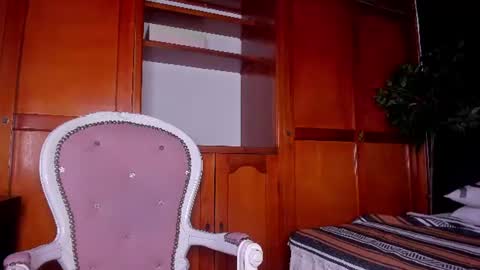 Snapshot of anahi__18 chatting on 06-26-26, 03:00 Anahi online show from 06-26-26, 03:00