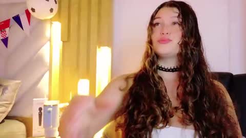 Snapshot of anaise_latif chatting on 06-24-26, 11:31 Anaise online show from 06-24-26, 11:31