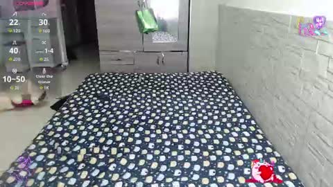 Snapshot of analiz_ chatting on 06-14-26, 01:35 analiz_ online show from 06-14-26, 01:35