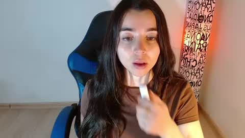Snapshot of anarosse__ chatting on 06-18-26, 02:34 ana 3 online show from 06-18-26, 02:34