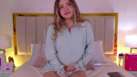 Mia online show from 04-07-26, 12:27