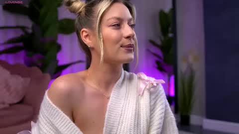 AnastasiaMills online show from 11-15-25, 08:49