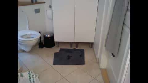 Snapshot of and_andys chatting on 12-18-25, 10:43 and_andys online show from 12-18-25, 10:43