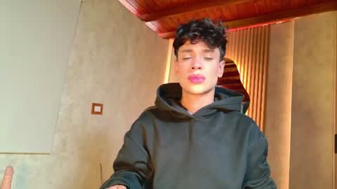Snapshot of ander_ashford77 chatting on 06-25-26, 01:04 Ander online show from 06-25-26, 01:04