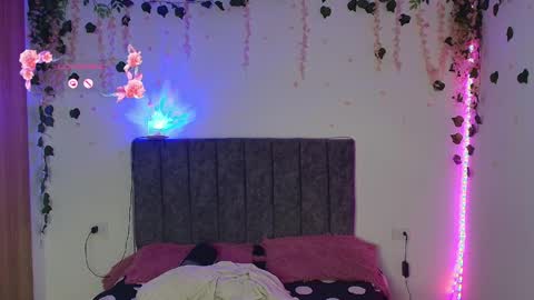 Andra de la Rosse online show from 05-29-26, 04:32