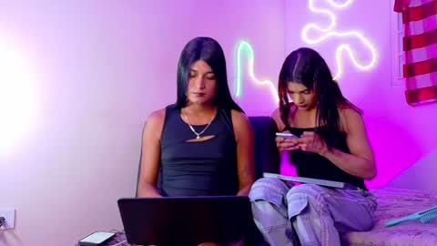 andrea_r_ online show from 07-24-26, 04:54