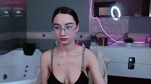 Snapshot of andreajohnsons chatting on 05-15-26, 08:32 andreajohnsons online show from 05-15-26, 08:32