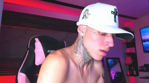 Snapshot of andrees_s chatting on 03-10-26, 11:37 andrees_s online show from 03-10-26, 11:37