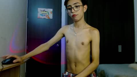 Snapshot of andreew_santana chatting on 09-11-25, 12:22 Andrew online show from 09-11-25, 12:22