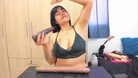 Snapshot of andreitatruji chatting on 02-11-26, 03:39 yudith online show from 02-11-26, 03:39