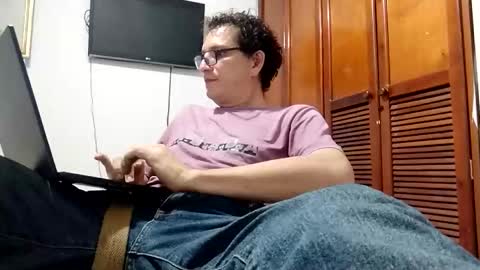 Snapshot of andresfloga chatting on 11-14-25, 03:27 andresfloga online show from 11-14-25, 03:27