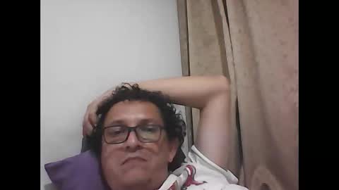 Snapshot of andresfloga chatting on 12-23-25, 06:00 andresfloga online show from 12-23-25, 06:00