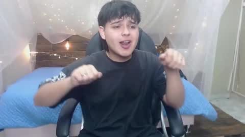 Snapshot of andrewsmile_ chatting on 12-27-24, 12:45 ANDREW online show from 12-27-24, 12:45