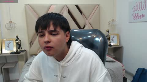 Snapshot of andrewsmile_ chatting on 01-13-25, 02:11 ANDREW online show from 01-13-25, 02:11