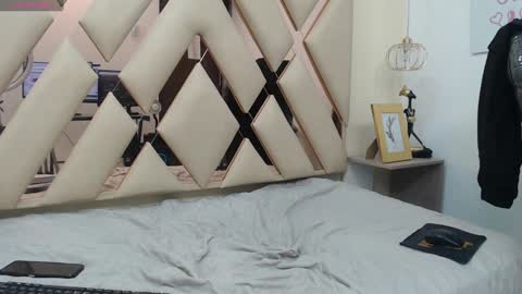 Snapshot of andrewsmile_ chatting on 01-15-25, 04:11 ANDREW online show from 01-15-25, 04:11