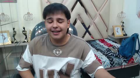 Snapshot of andrewsmile_ chatting on 01-30-25, 12:06 ANDREW online show from 01-30-25, 12:06