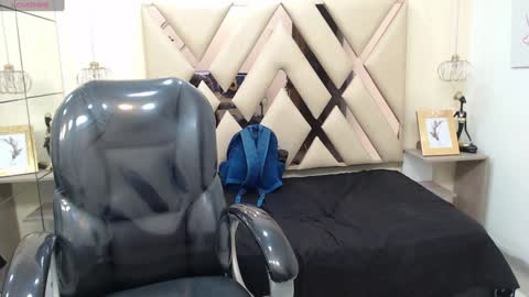 Snapshot of andrewsmile_ chatting on 01-31-25, 12:18 ANDREW online show from 01-31-25, 12:18