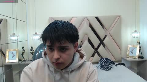 Snapshot of andrewsmile_ chatting on 02-01-25, 12:05 ANDREW online show from 02-01-25, 12:05